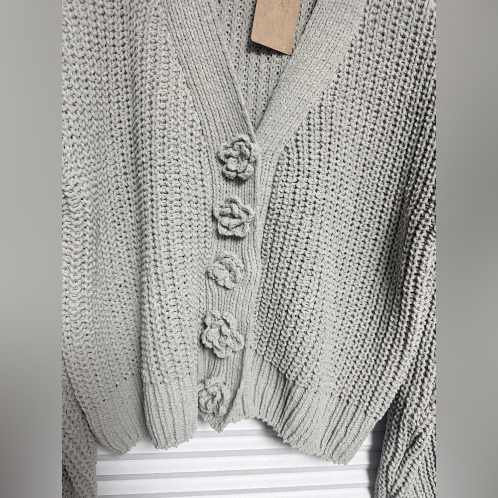 New POL Light Gray V-Neck Cardigan Oversized. - Picture 4 of 7